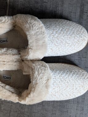 TOMS Women's Cream Cozy Fleece-Lined Slippers